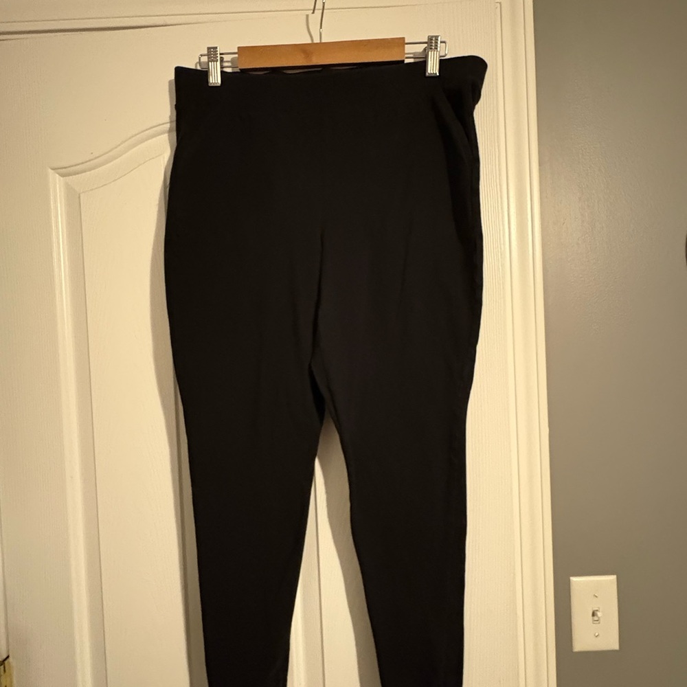 Torrid cropped leggings with pockets